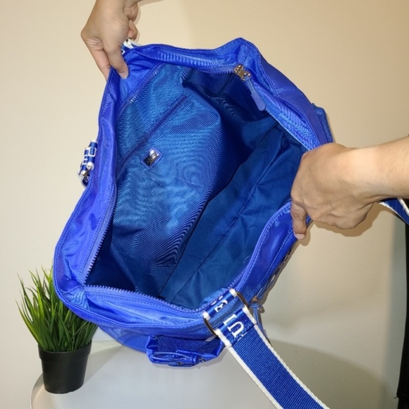 New GUESS Travel Bag Tote - Picture 4 of 7